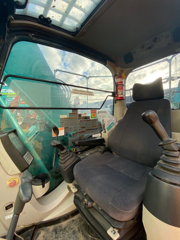 Kobelco SK135SR-3 13.5T Off Set Boom Excavator (Knuckle)