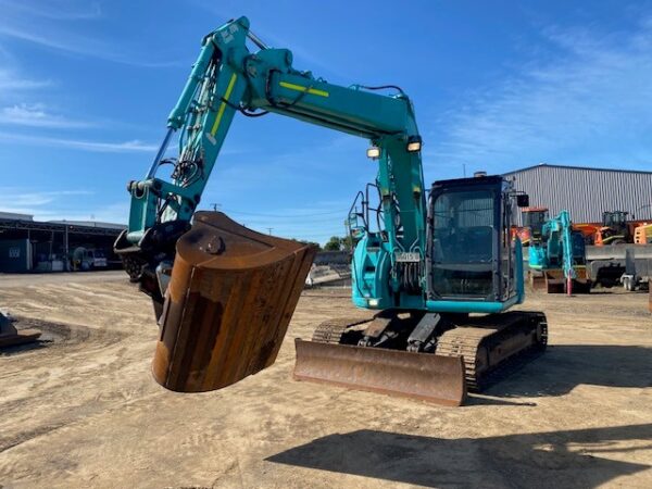 Kobelco SK135SR-3 13.5T Off Set Boom Excavator (Knuckle/Tilt Hitch)